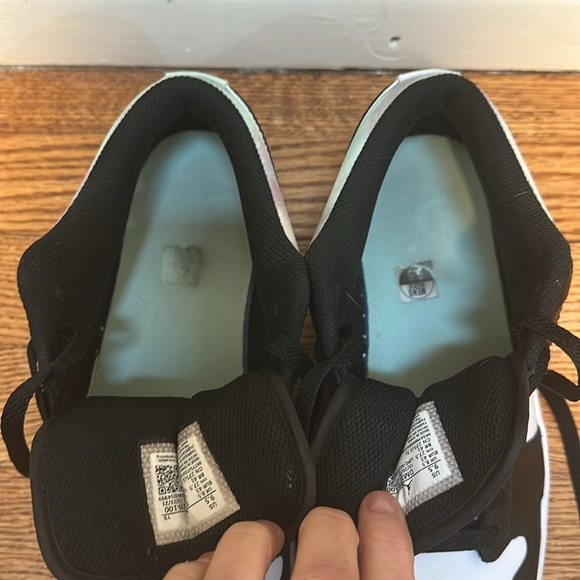 Air Jordan 1 Low SE - Picture 3 of 11